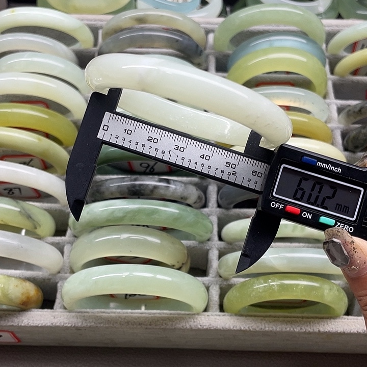 蛇纹石玉未镶嵌手镯113