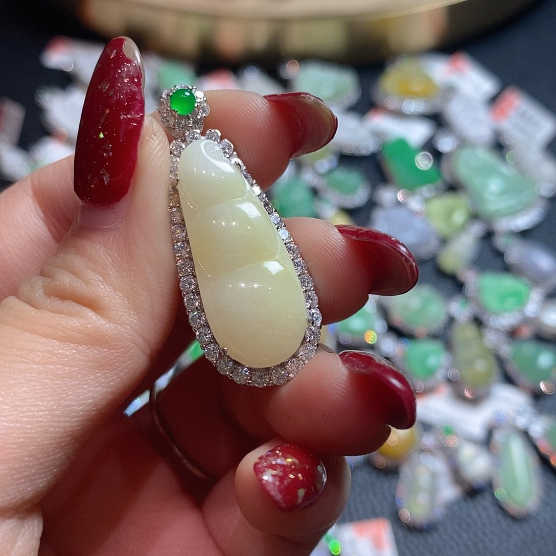 翡翠颈饰银S925镶嵌天然翡翠