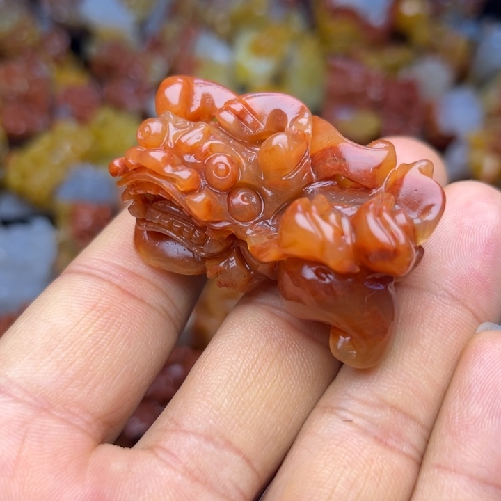 石英质玉（黄龙玉）未镶嵌颈饰