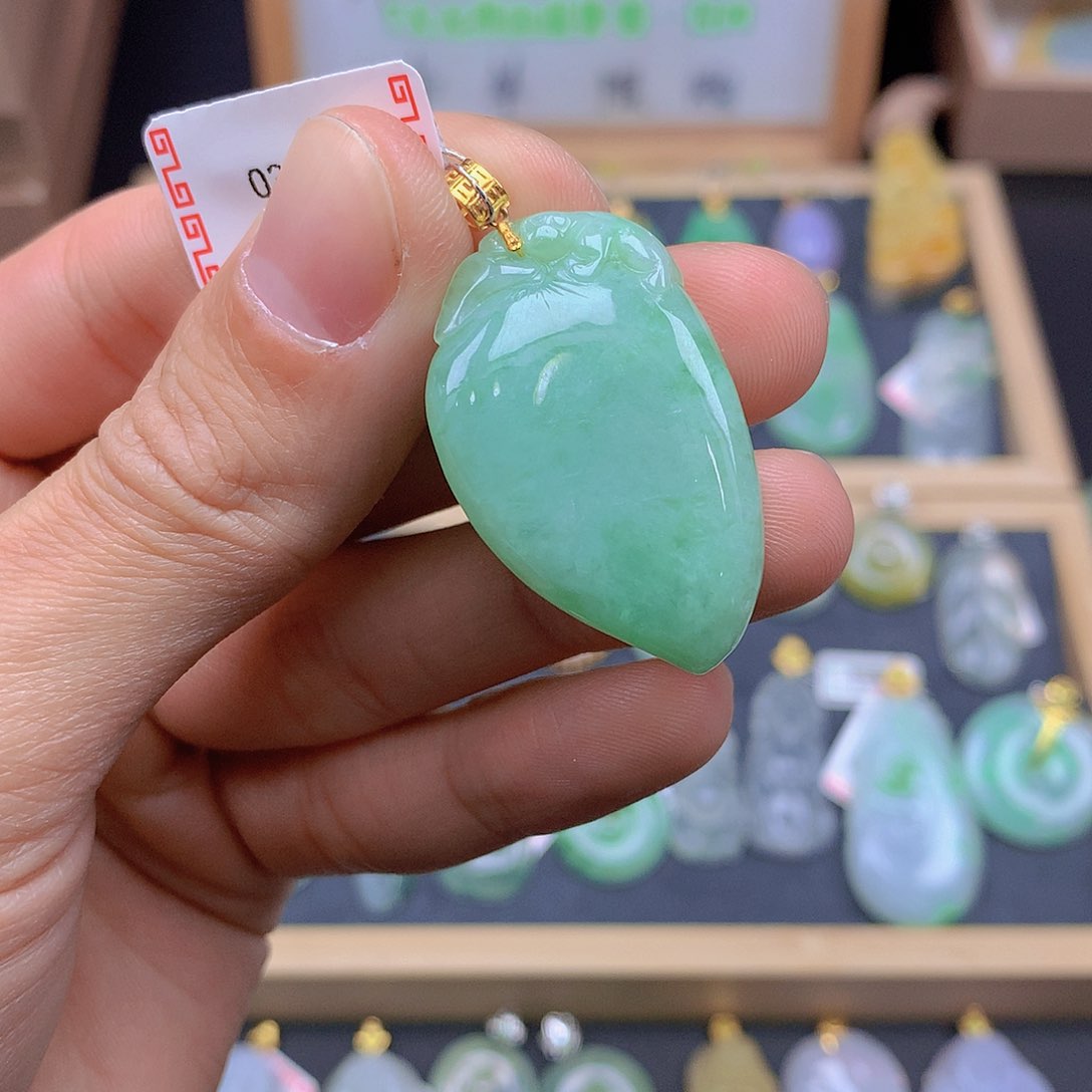 翡翠颈饰18K金镶嵌翡翠