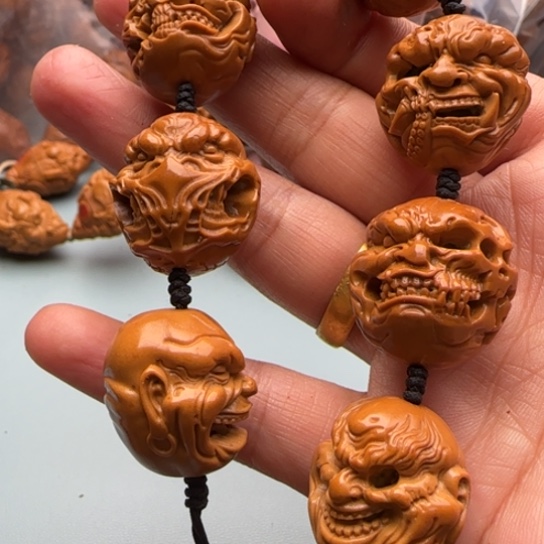 橄榄核手串雕刻工艺