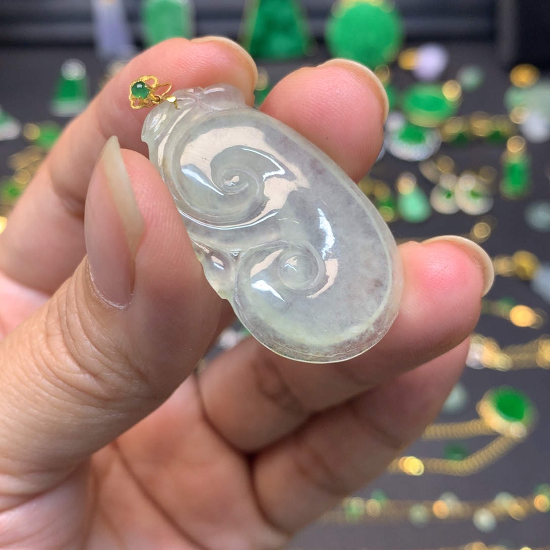 翡翠18K金镶嵌颈饰吊坠