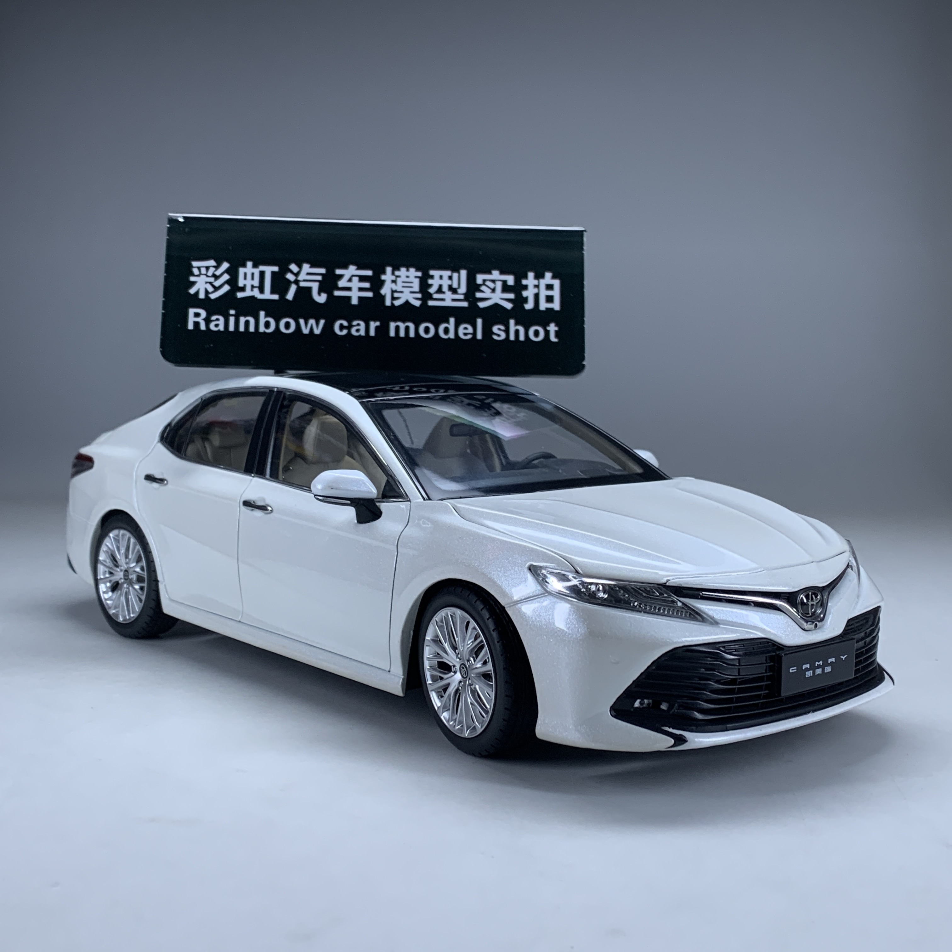 【正版授权】丰田凯美瑞合金全开1:18汽车模型礼品摆件