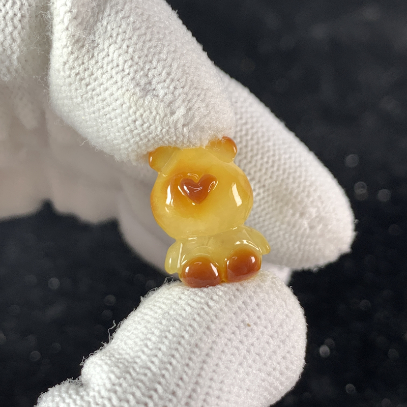 V1049保真原矿俄料尺寸17.6*12.1mm俏色蜜蜡雕刻小熊配饰支持复检