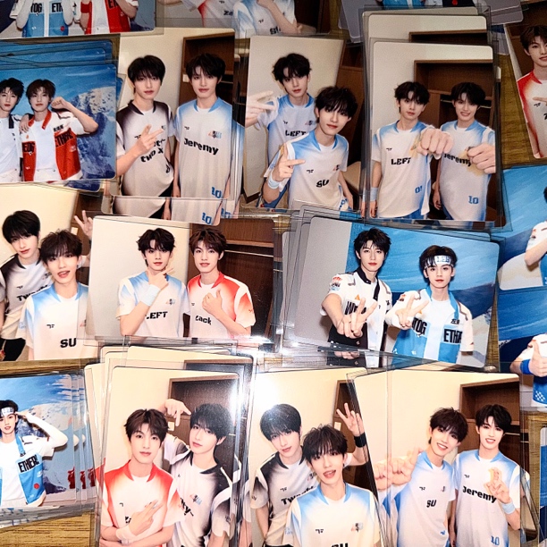 【TOP登陆少年夏日运动会双人卡】小卡未绑 默认微瑕 无开箱不售后