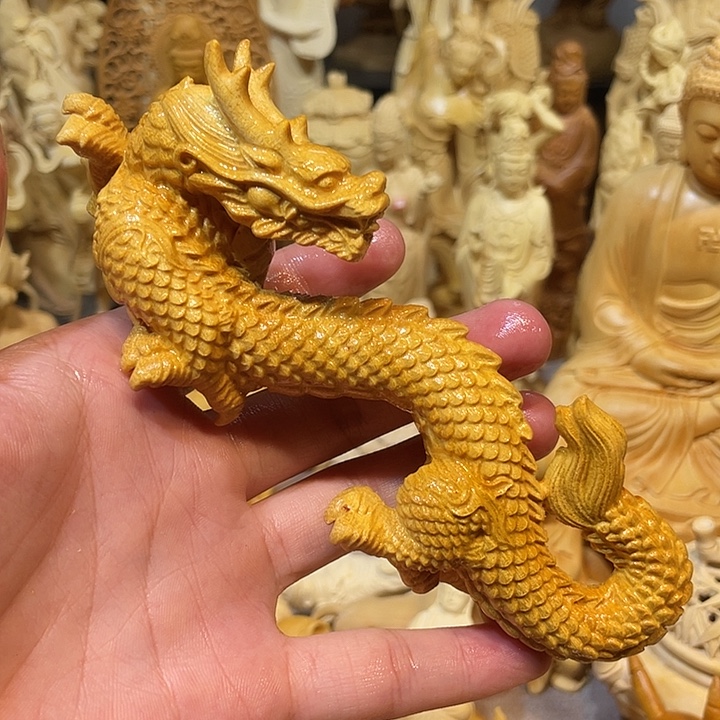 黄杨木回头龙摆件