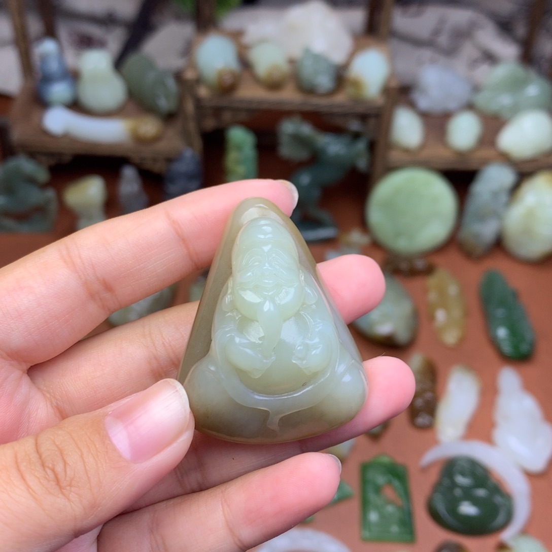 爱***？和田玉未镶嵌挂件