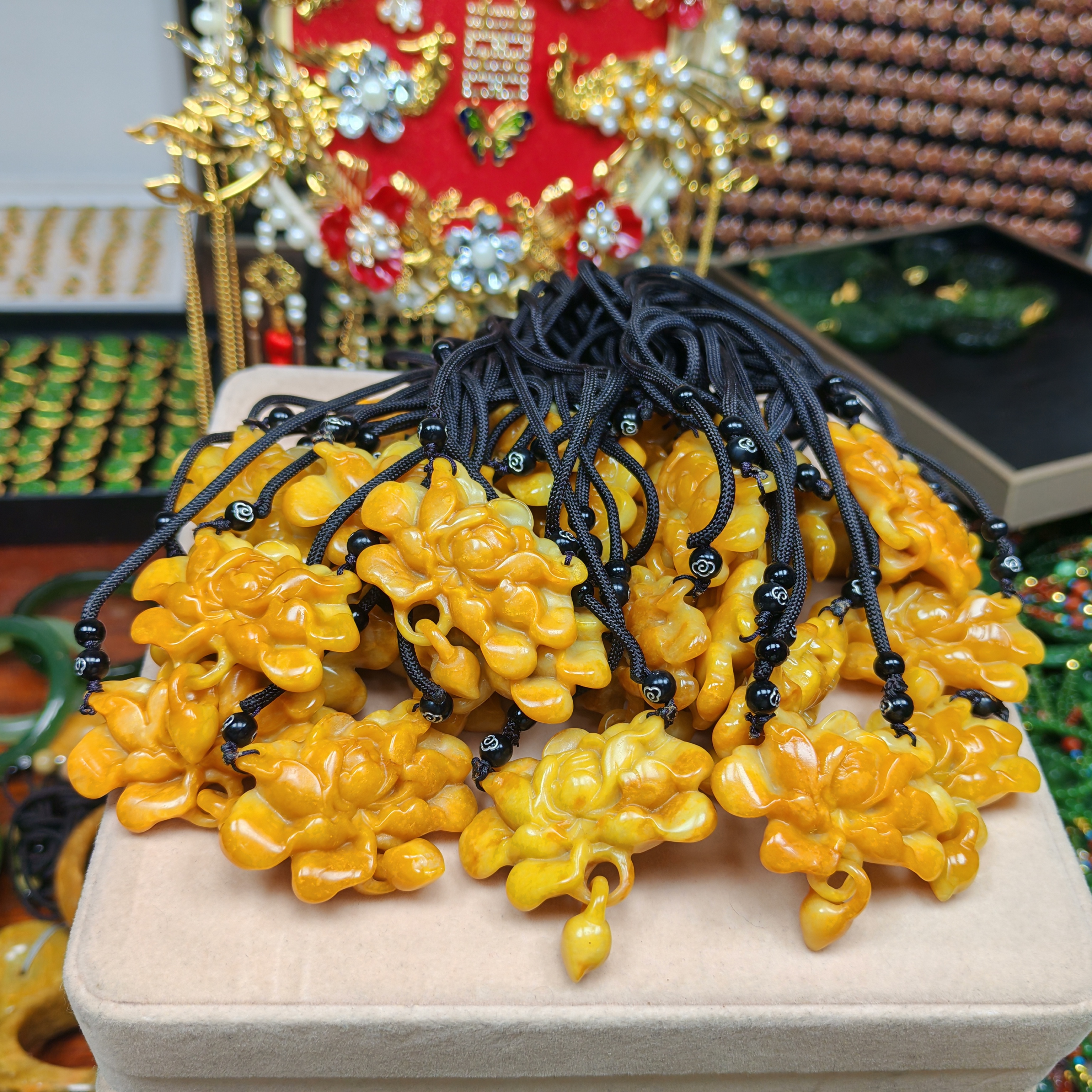 岫玉上品精美花玉手工雕刻牡丹花鬼工环挂件（绳子款）