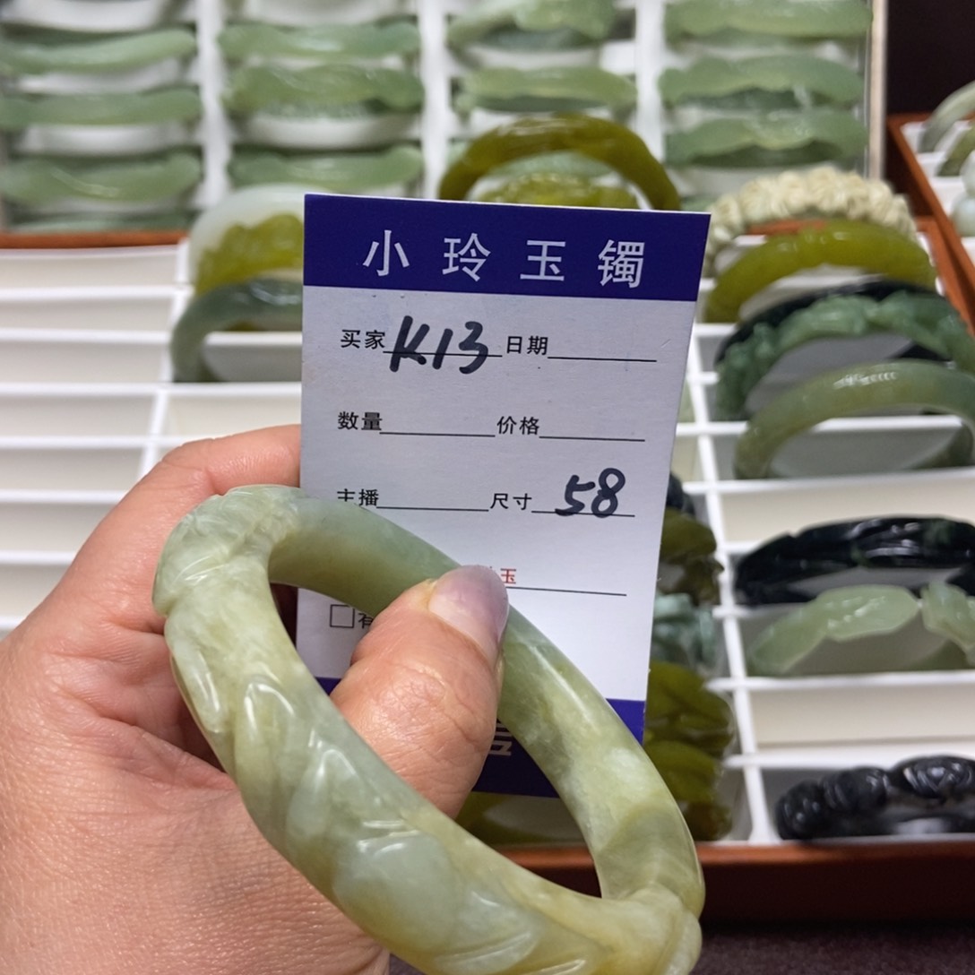 蛇纹石玉手镯未镶嵌