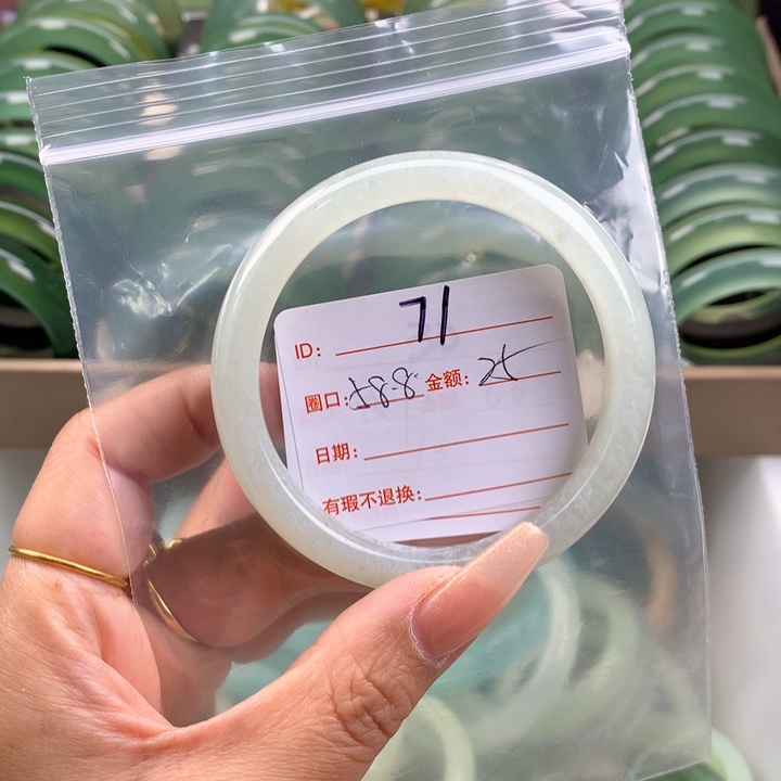 蛇纹石玉手镯未镶嵌