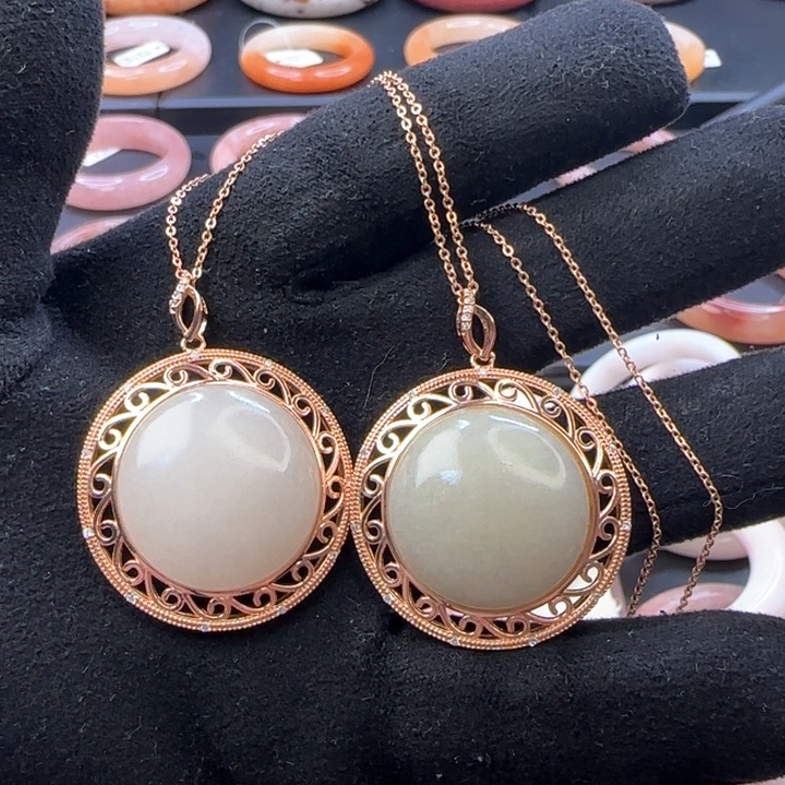 石英质玉颈饰合金