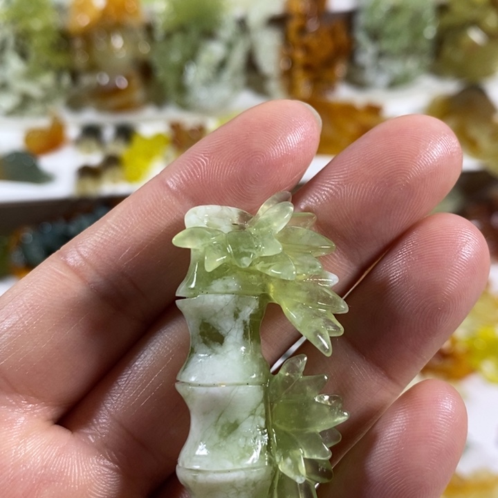 蛇纹石玉未镶嵌颈饰