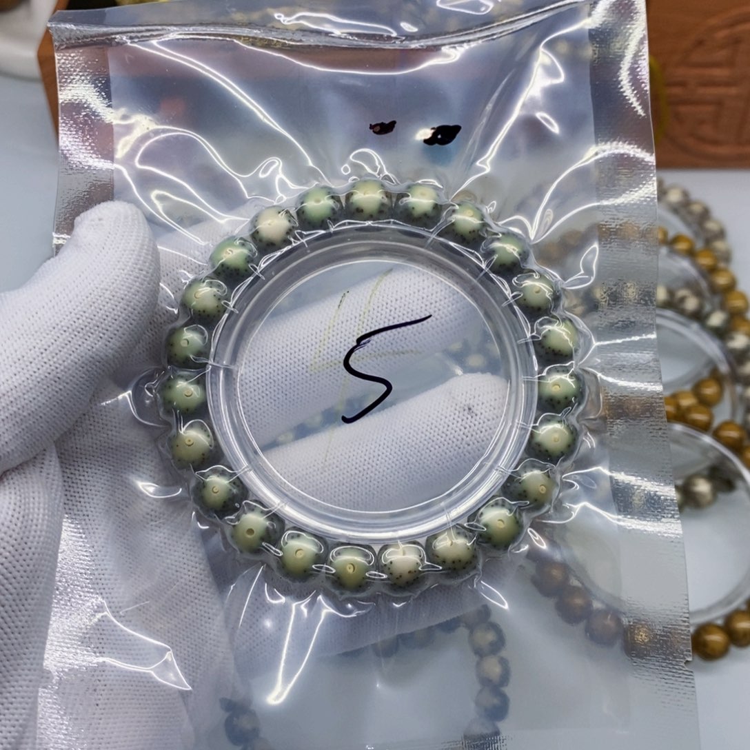 星月菩提吊坠。*星月菩提