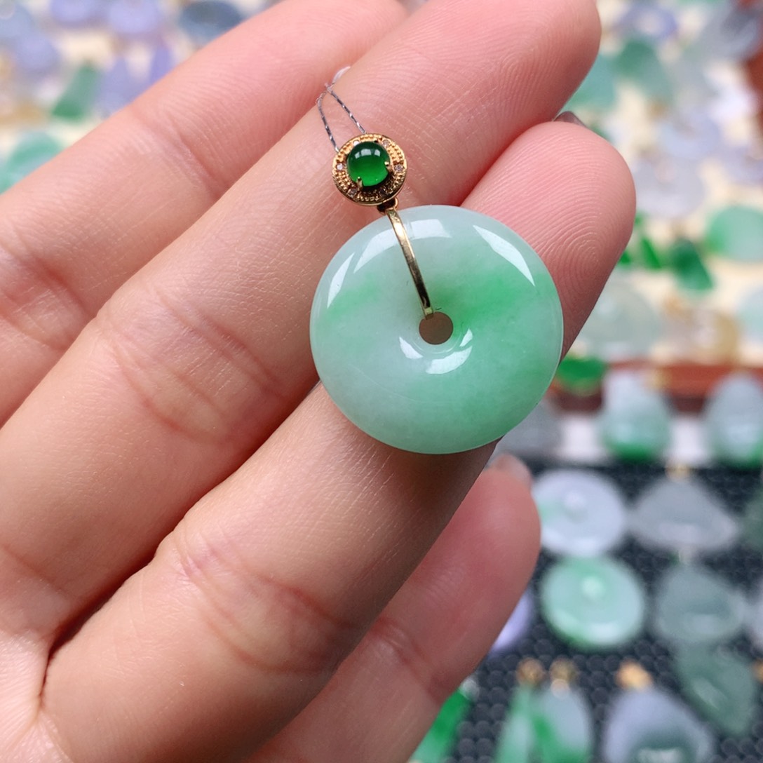 【闪购商品】翡翠吊坠(不含链)18K金镶嵌