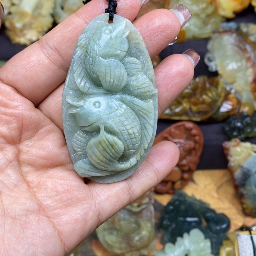 蛇纹石玉颈饰未镶嵌