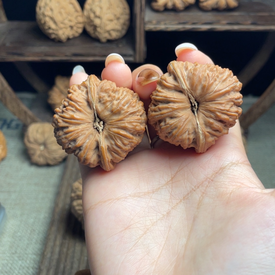 文玩核桃吊坠平谷凹底40 全品白茬精配毕业红皮