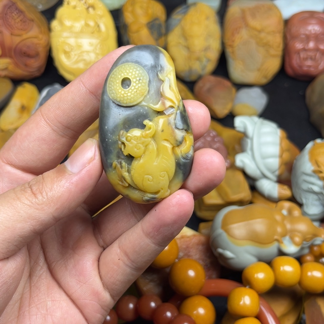 石英质玉未镶嵌颈饰智*