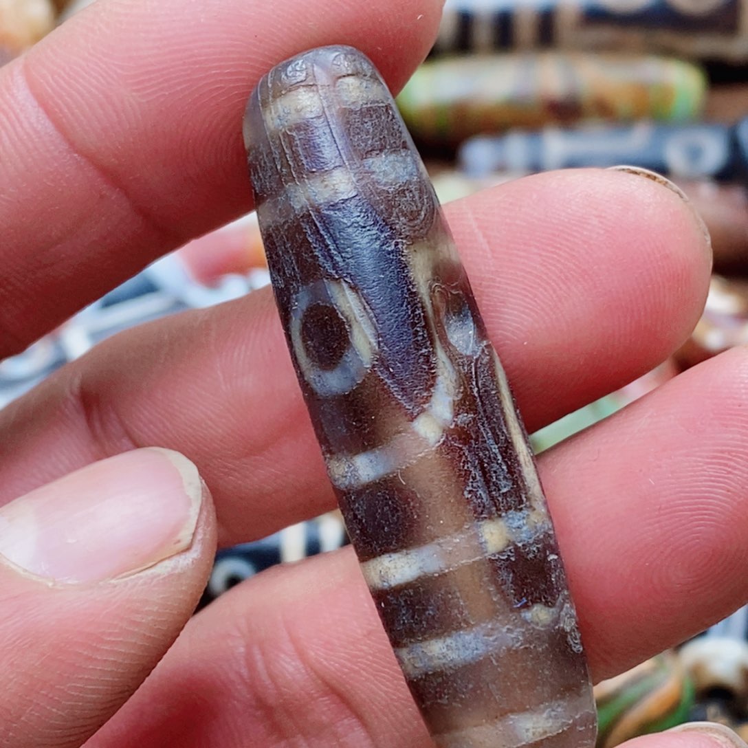 DIY琉璃珠子的颜色是蓝色的