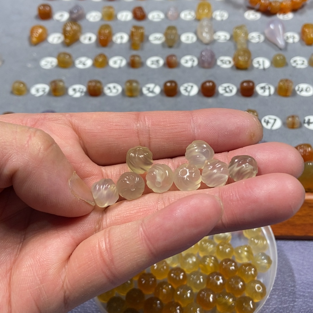 金***起玛瑙/玉髓合金颈饰珠