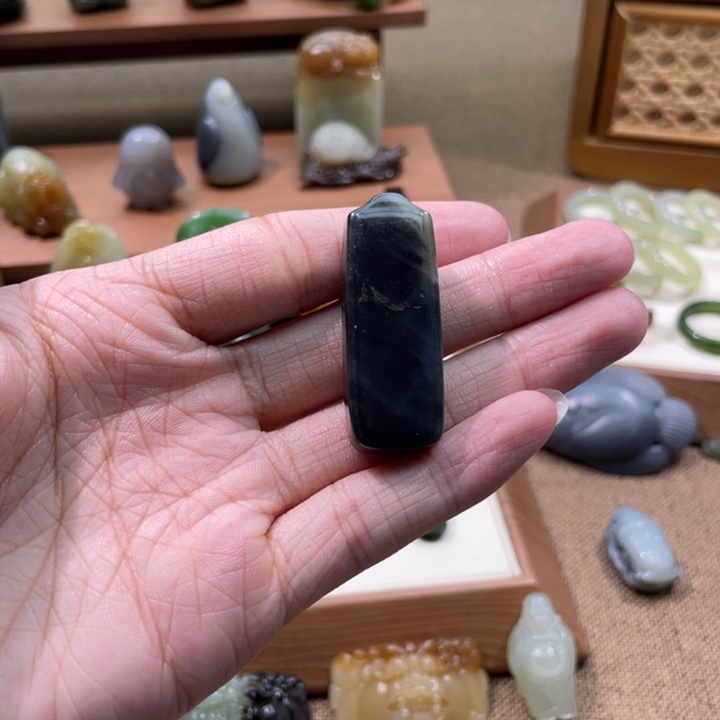 和田玉未镶嵌车挂