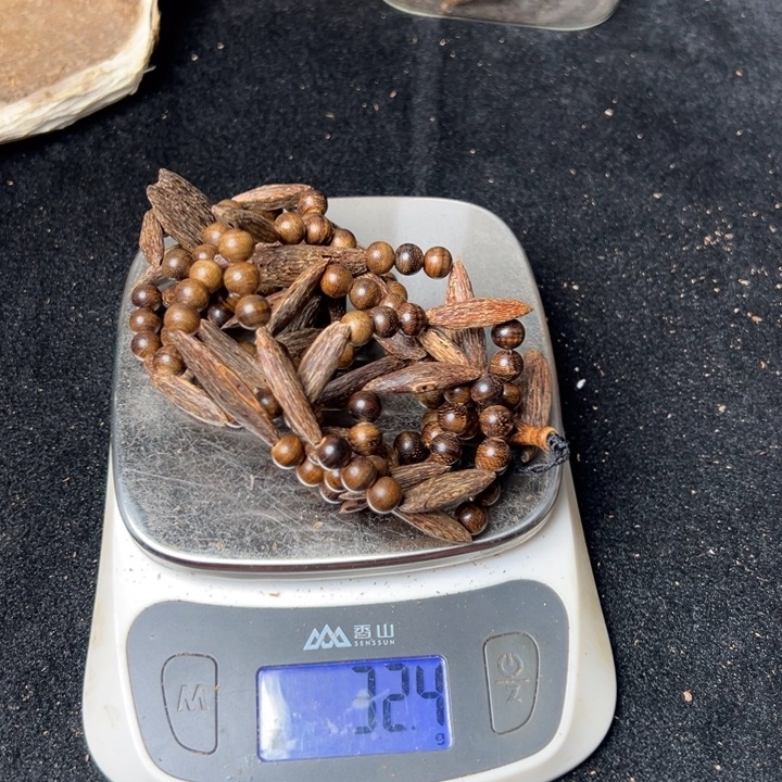 石***斋檀香木海南天然瓜子虫漏手串 32 克