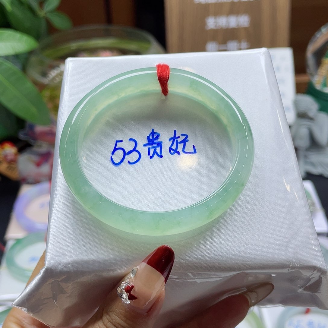 翡翠手镯未镶嵌万****?链接99