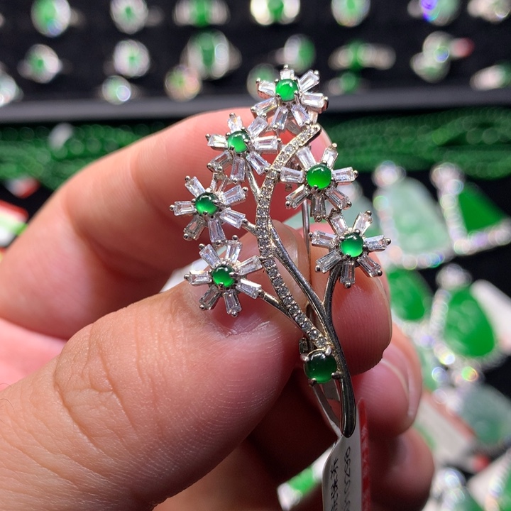 【闪购商品】翡翠颈饰银S925镶嵌绿蛋