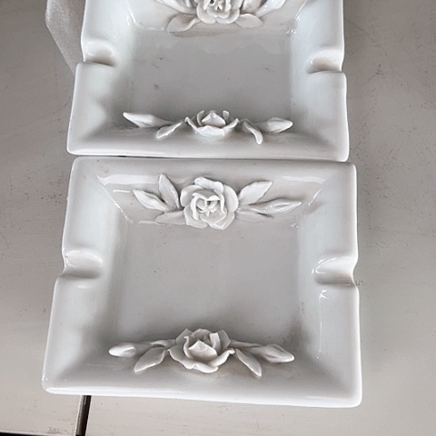 白瓷冬**阳蘸料碟子两个