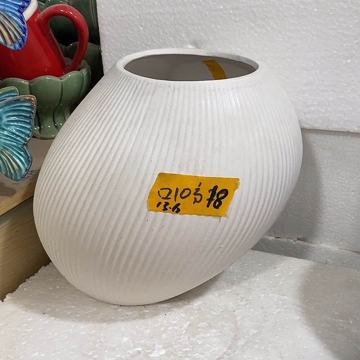 陶瓷花盆有孔 瑕疵介意勿拍 