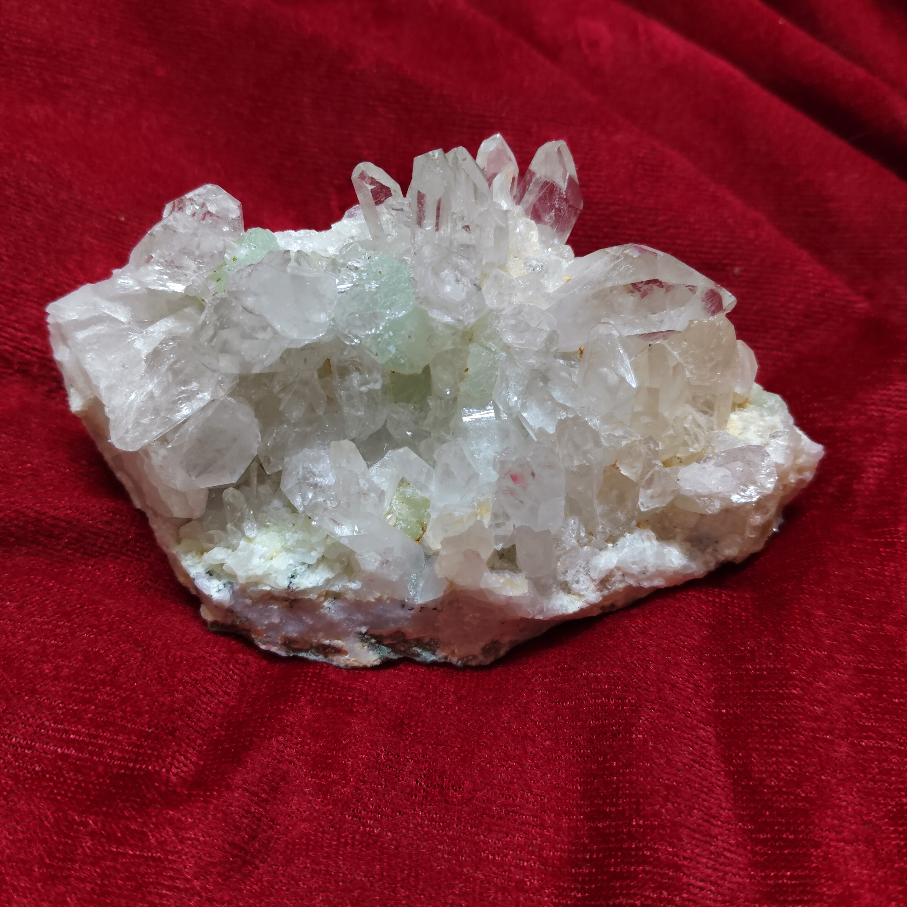 能量石疗愈石，葡萄石和水晶石共生