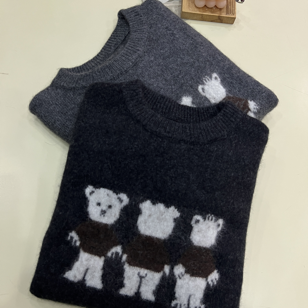 绒品 韩系三只小熊刺绣圆领套头针织衫
