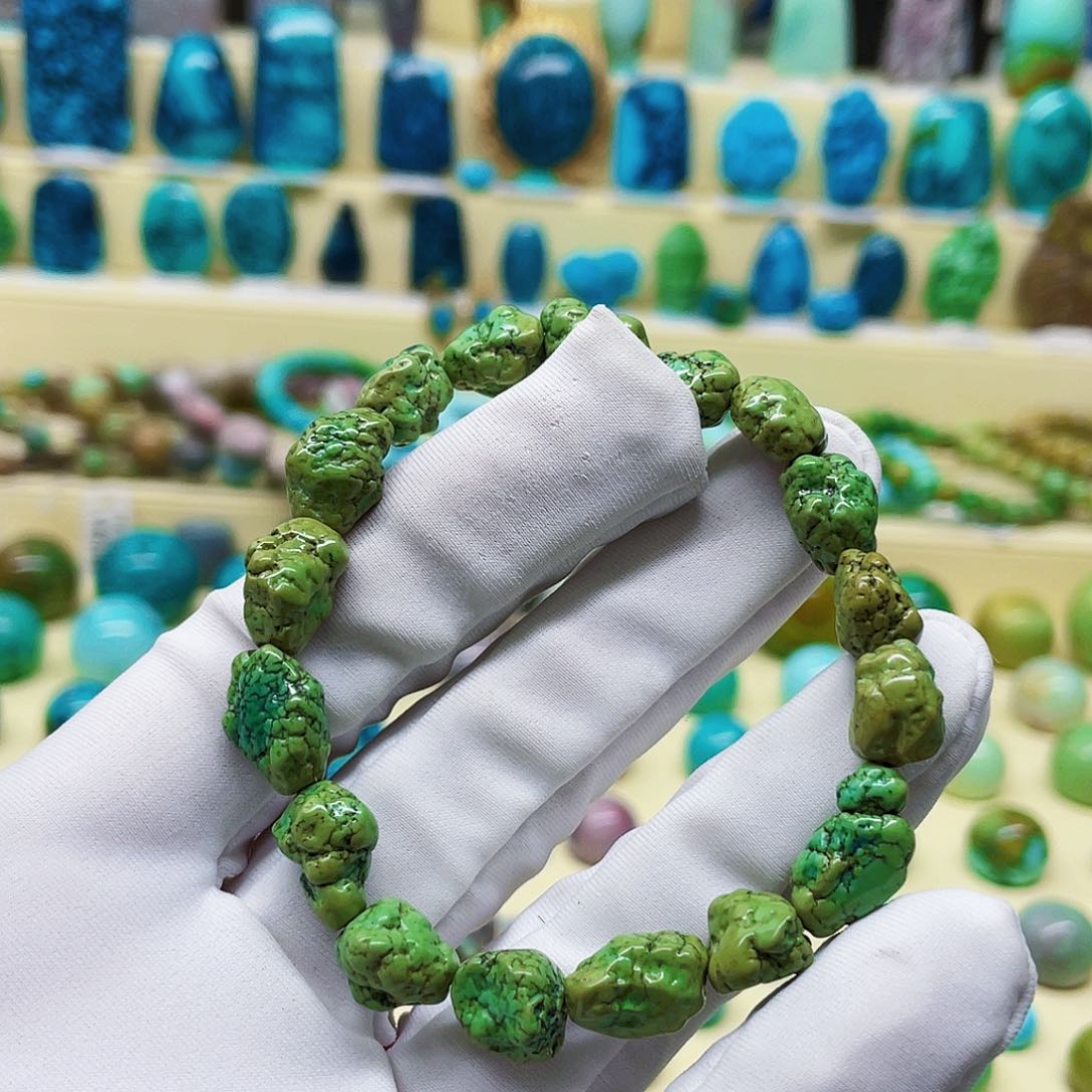 绿松石颈饰未镶嵌