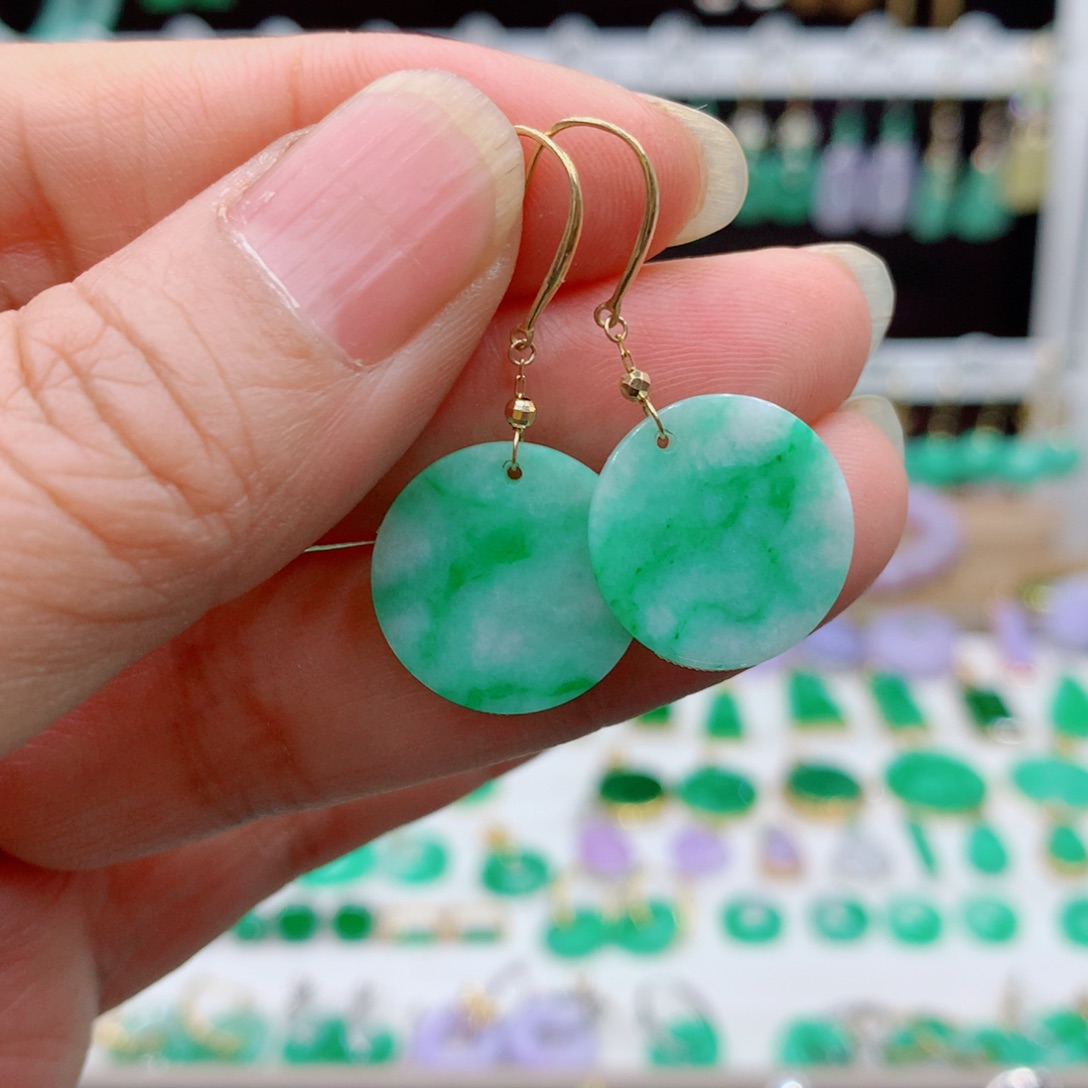 翡翠18K金镶嵌耳饰的