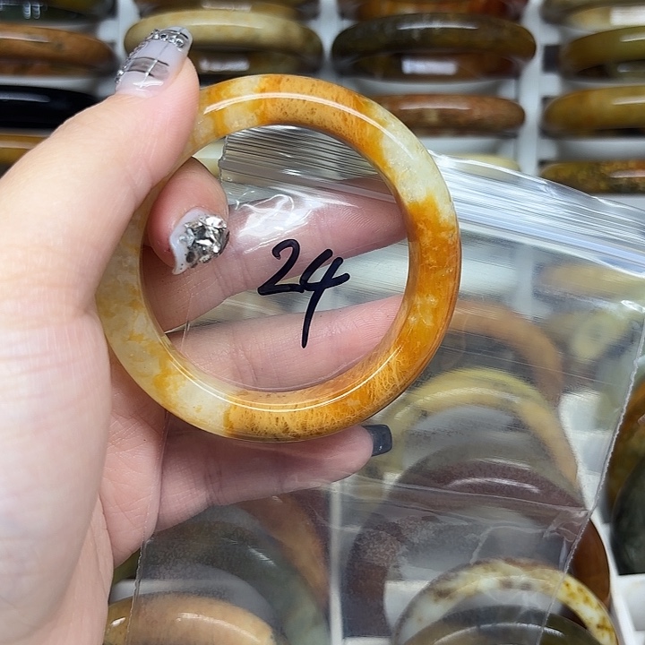 南***椒蛇纹石玉未镶嵌手镯（圆镯）