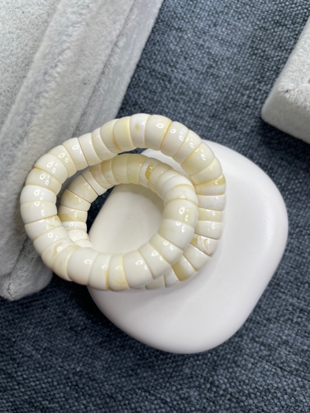 漆白猪大肠7+手串