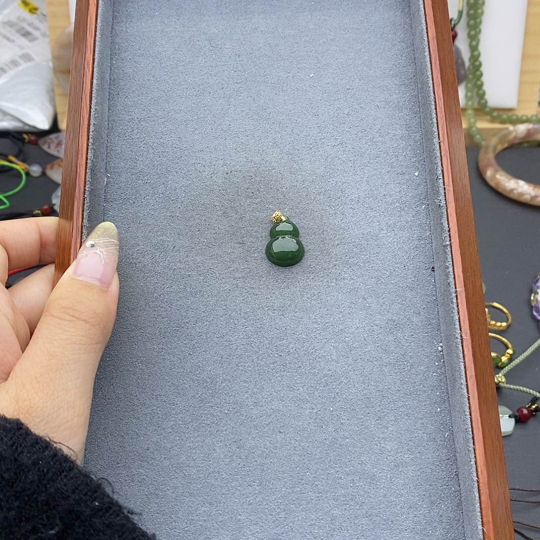 和田玉吊坠(不含链)18K金镶嵌