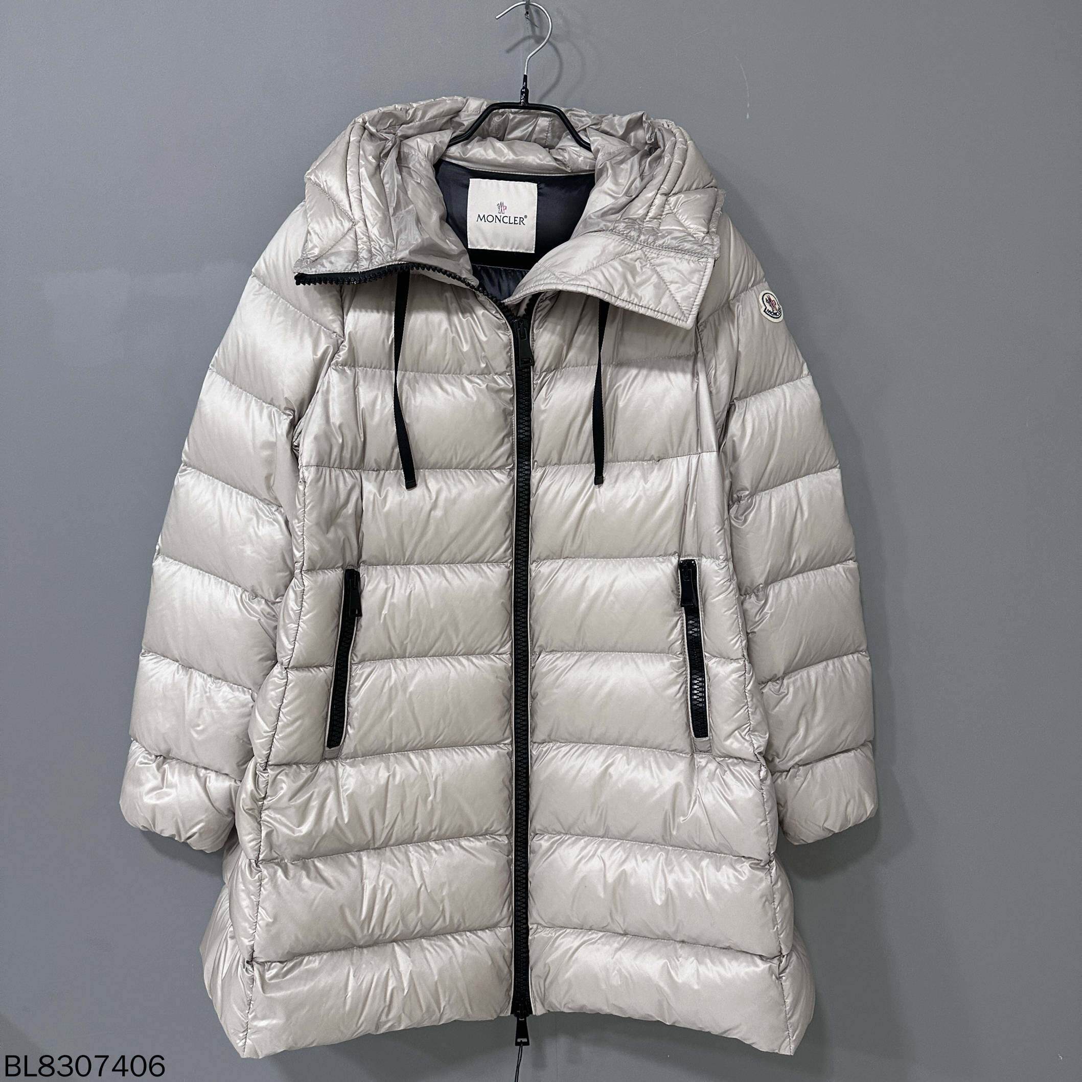 99新 MONCLER suyen石灰色连帽中长款羽绒服/3码/07406