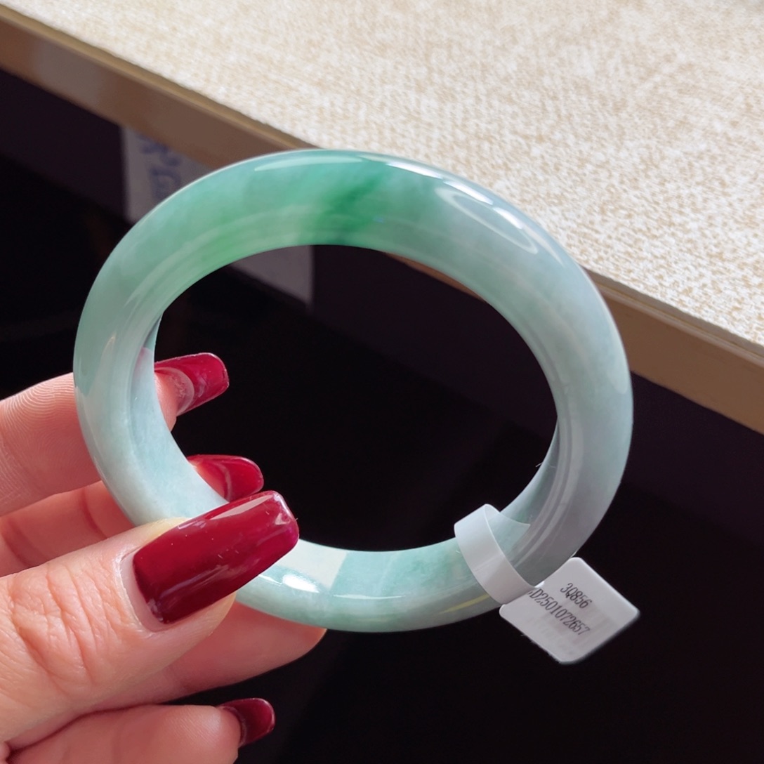 翡翠手镯未镶嵌手镯