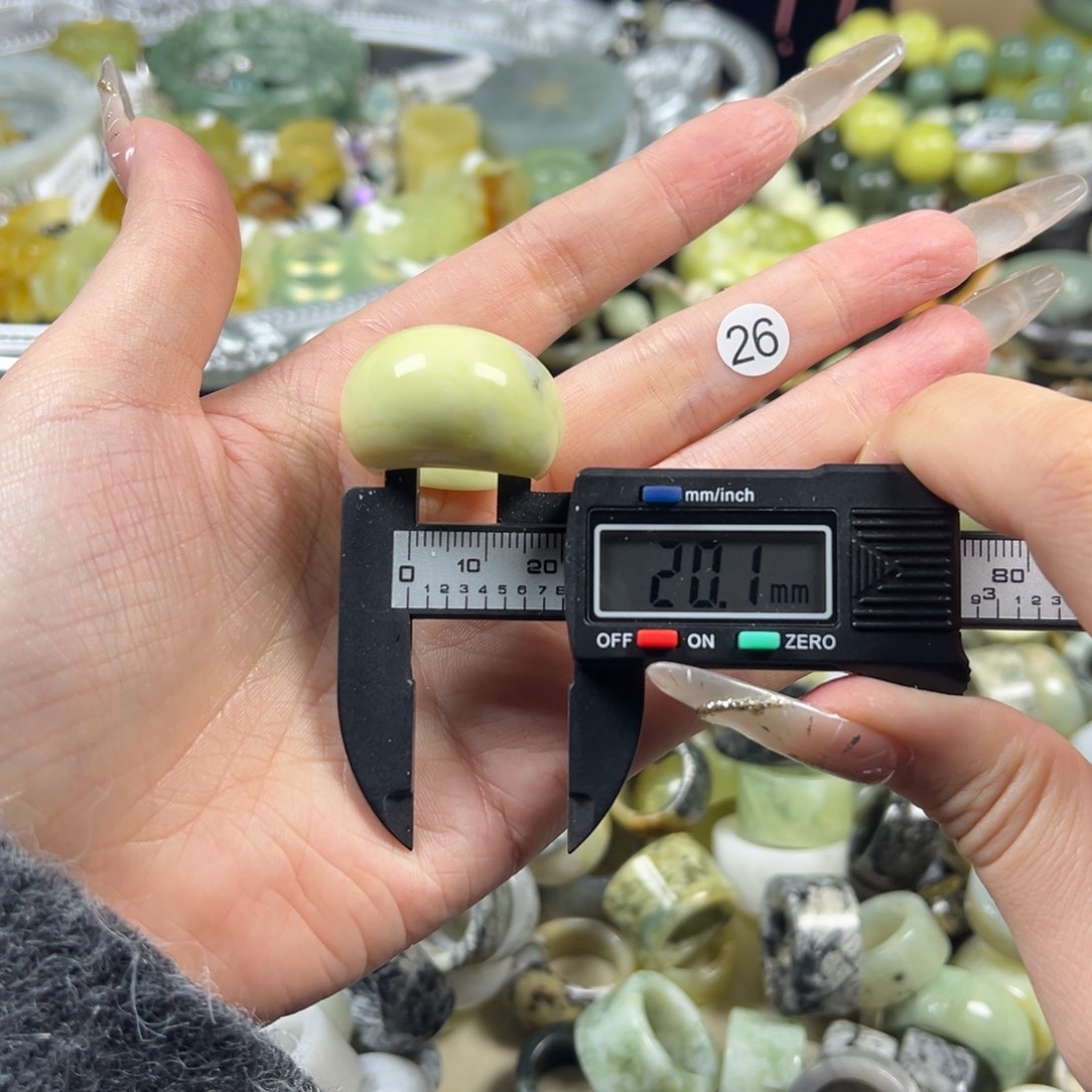 蛇纹石玉未镶嵌戒指