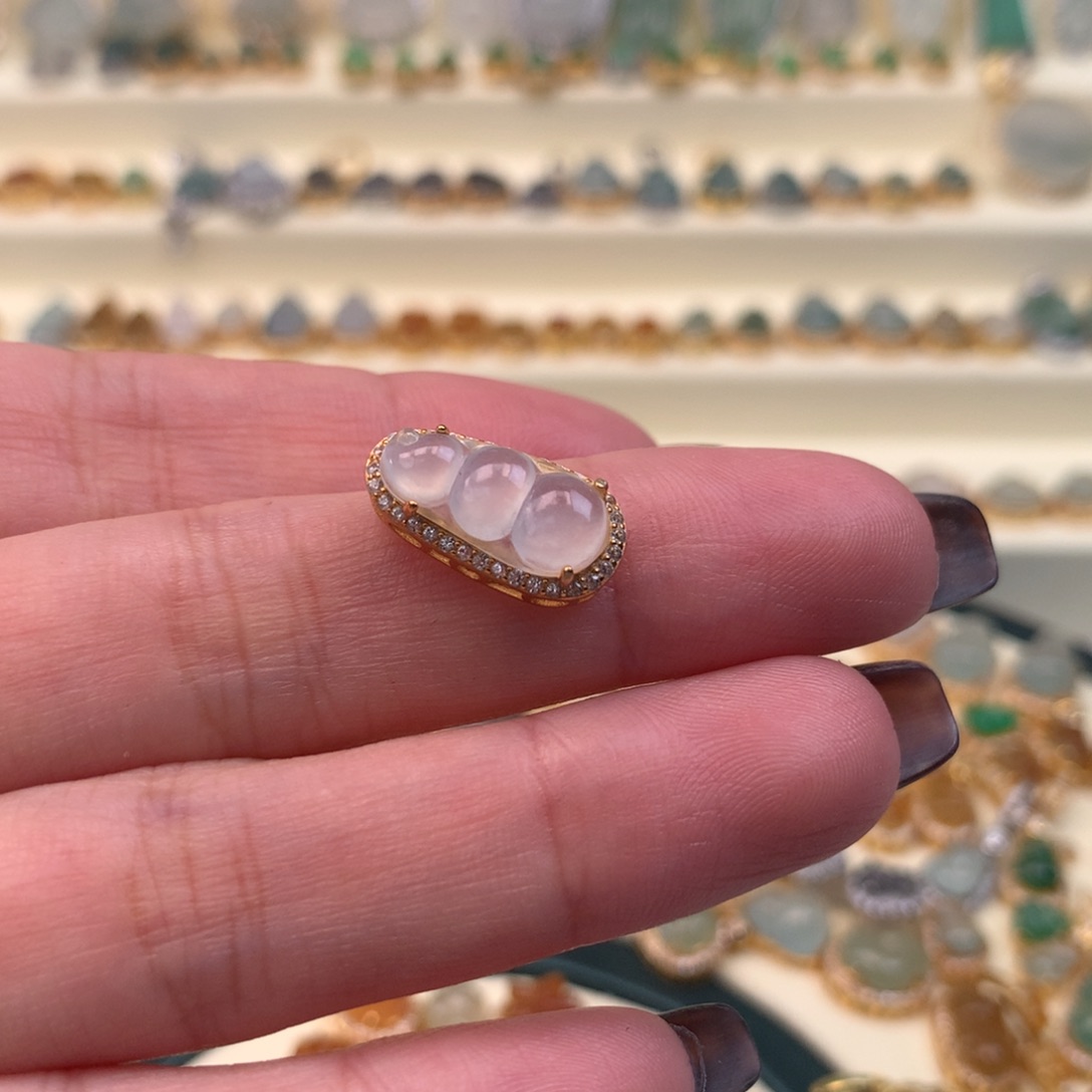 翡翠银S925镶嵌颈饰豆子