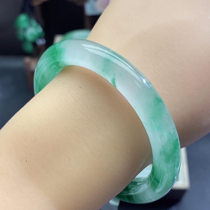 石英质玉未镶嵌手镯