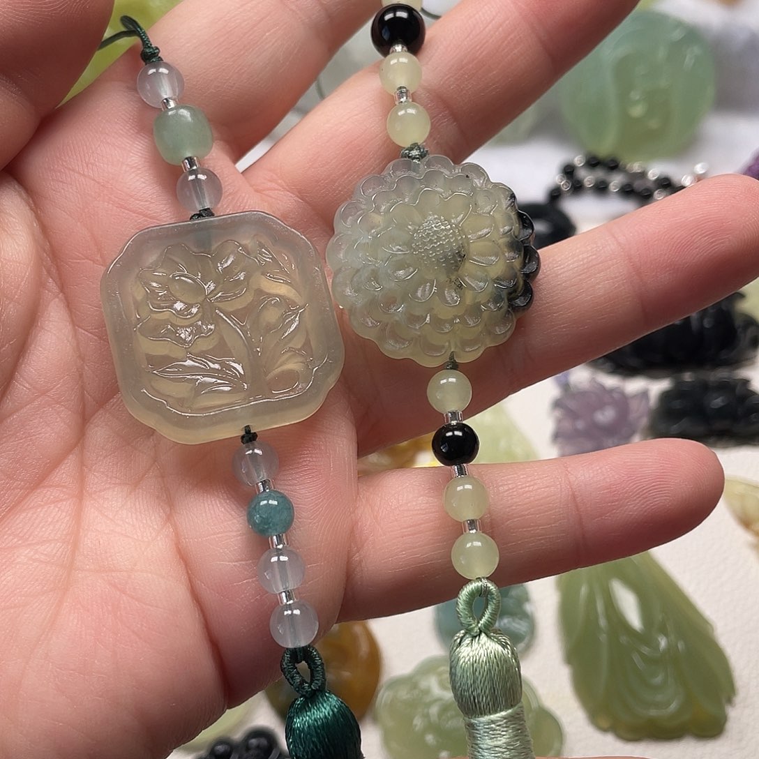 蛇纹石玉未镶嵌颈饰