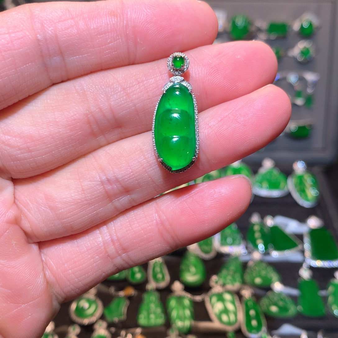 翡翠吊坠(不含链)18K金镶嵌天然翡翠