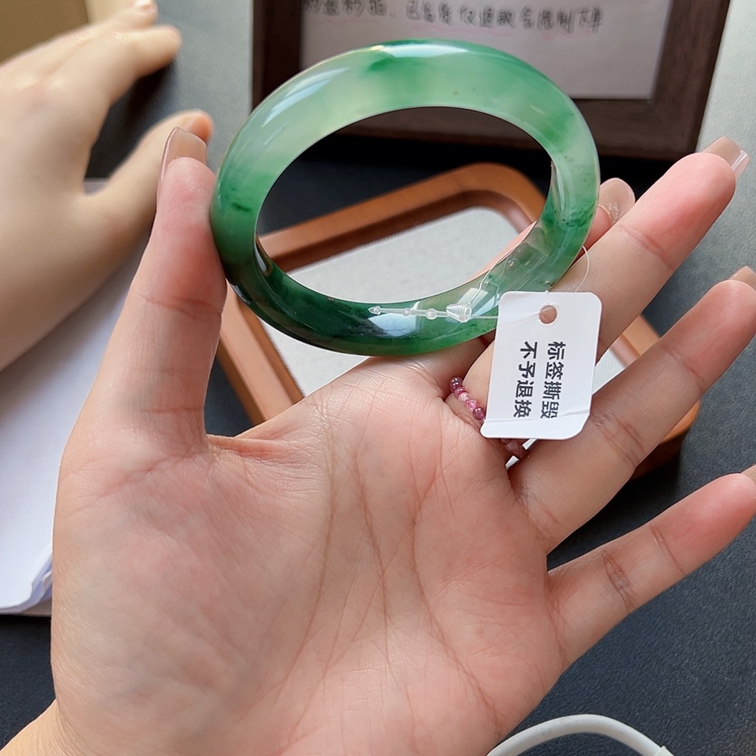 石英质玉手镯未镶嵌独龙玉48小时鉴赏
