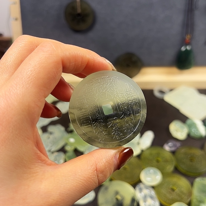 民***镇蛇纹石玉合金颈饰