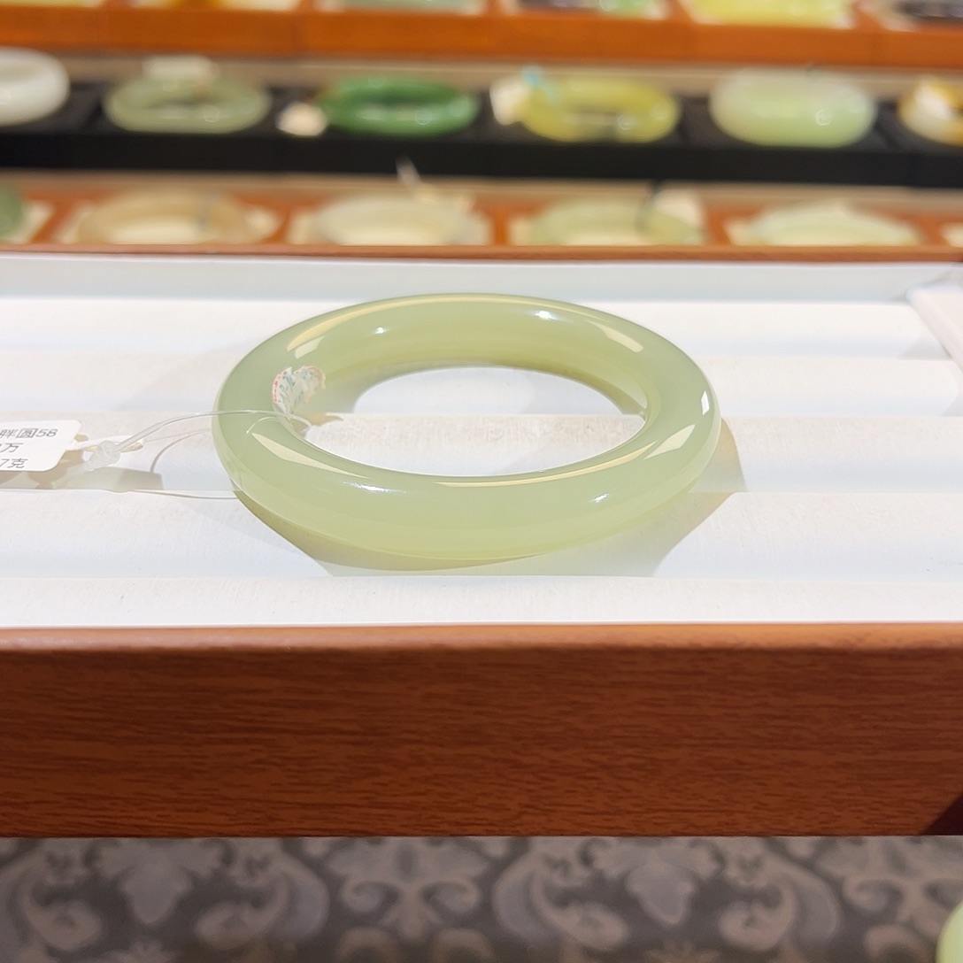 和田玉手镯未镶嵌  【猫眼晴水胖圆】