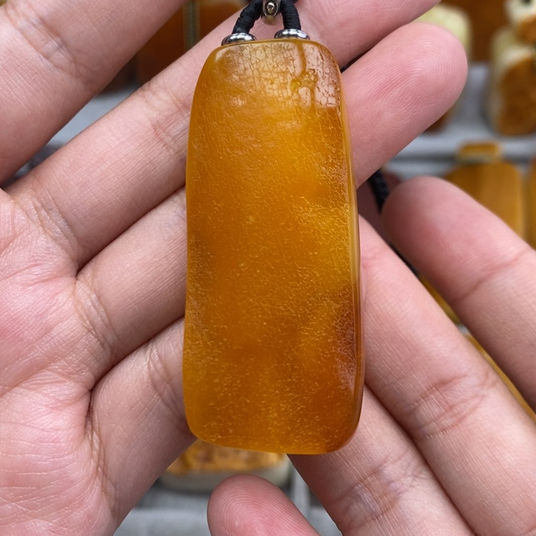 琥珀吊坠(赠链)未镶嵌