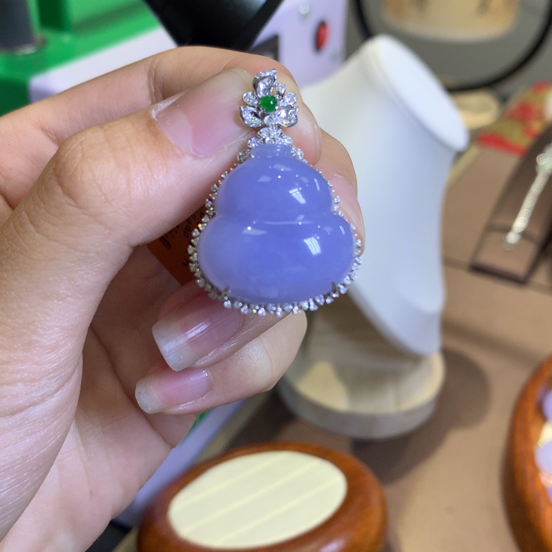 翡翠18K金镶嵌颈饰翡翠