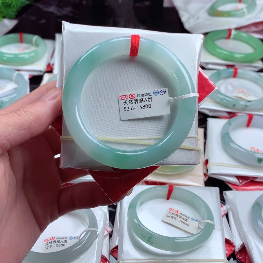 翡翠手镯未镶嵌缅甸翡翠天然手镯