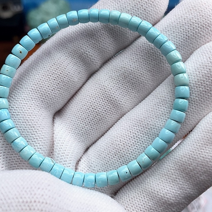 绿松石颈饰未镶嵌